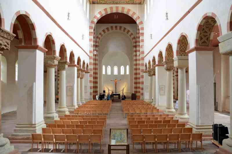 プレ・ロマネスク建築　ロマネスク建築