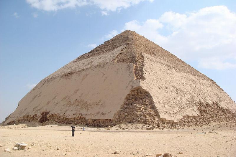 古代エジプト建築　屈折ピラミッド