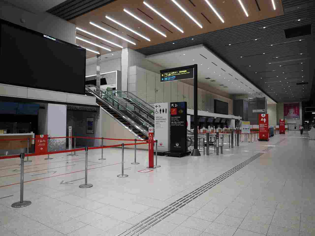 空港　手続き
