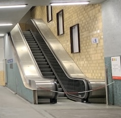 ポルトガル　リズボン　エスカレーター
